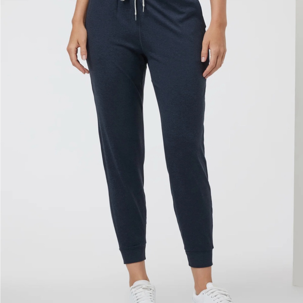 Vuori performance 2.0 joggers midnight blue M Long- worn twice, great condition!
